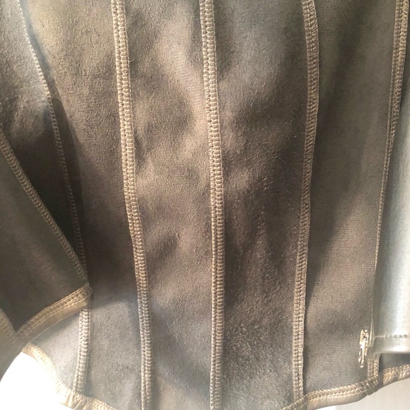 Kirious, Buttery Soft Cropped Top. NWT - Picture 7 of 10